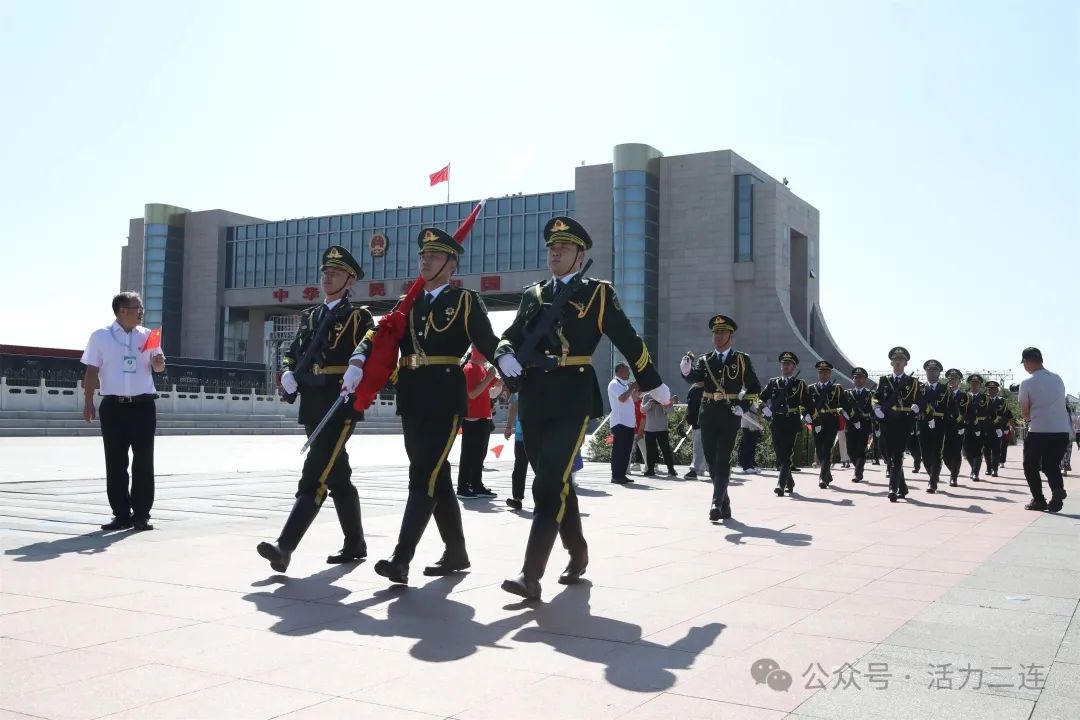 初心如磐担使命——我市多部门举行庆“七一”升国旗仪式