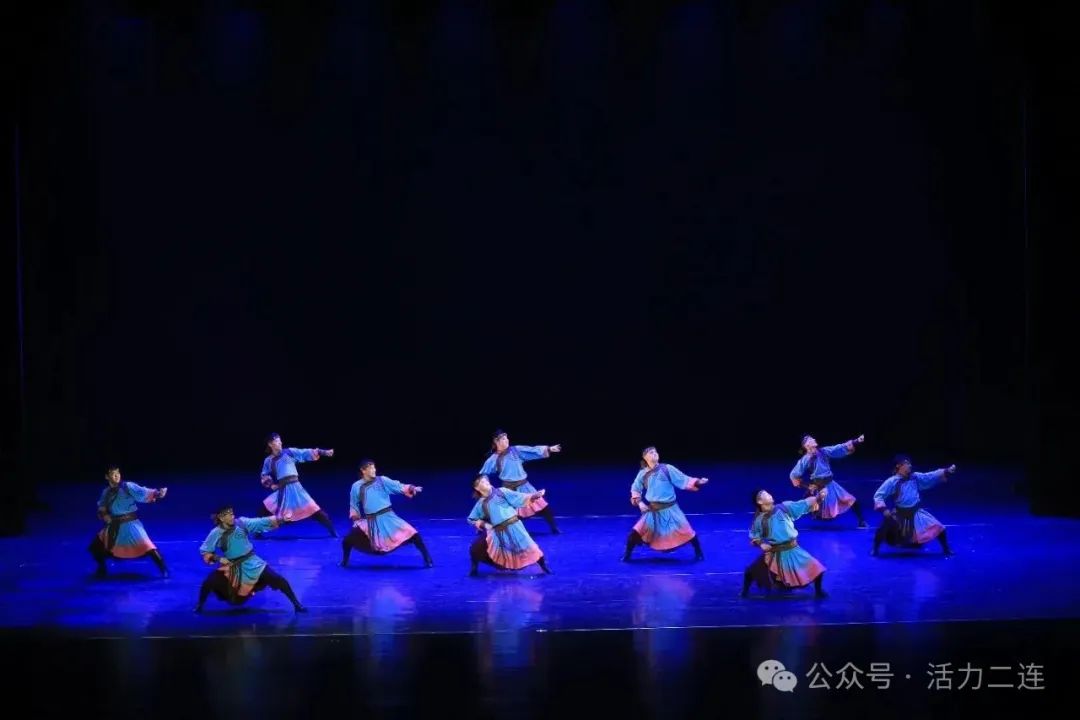 市乌兰牧骑在全区艺术节上“火出圈” 摘得团体表演金奖
